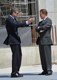 Председатель правительства РФ Владимир Путин на церемонии ввода в эксплуатацию газопровода 'Джубга - Лазаревское - Сочи', сооруженного в рамках правительственной программы строительства олимпийских объектов и развития города Сочи как горноклиматического курорта. Встреча с представителями стройотряда 'Авторадио'