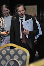 Генеральный директор, президент Международной ассоциации воздушного транспорта (ИАТА) Джованни Бисиньяни во время интервью в отеле 'Ритц-Карлтон'