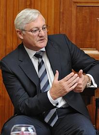 Главный исполнительный директор 'Royal Dutch Shell (Шелл)' Питер возер (Peter Voser) во время интервью в отеле 'Европа'