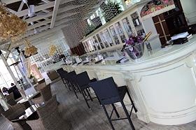 Интерьер ресторана 'Cristal Yard' (летний ресторан Томми Ди)