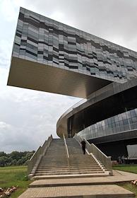 Московская школа управления 'Сколково' и виды окрестностей с крыши здания