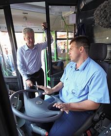 Мэр Москвы Сергей Собянин осмотрел новый подвижной состав ГУП 'Мосгортранс' на Сокольничесом вагоноремонтном заводе (СВАРЗ)