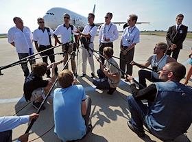 Прилет самолета A380 на международный авиационно-космический салон. Репетиция демонстрационной программы A380 на территории аэродрома Раменское