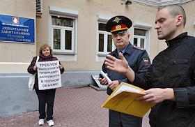 Пикетирование департамента капитального ремонта Москвы.  В акции, организованной движением 'Московский совет', намерены принять участие граждане, обеспокоенные сворачиванием городской программы по капремонту. 
