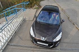 Обозреватель журнала 'Деньги' Елизавета Голикова на тест-драйве автомобиля Peugeot 308(Пежо 308)