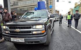 Пикет общества 'Синих ведерок' на площадке возле дома 10 на проспекте Академика Сахарова