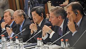 Председатель правительства России Владимир Путин на 25-ом пленарном заседании Консультативного совета по иностранным инвестициям (КСИИ), в отеле 'Балчуг Кемпински'