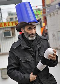 Пикет общества 'Синих ведерок' на площадке возле дома 10 на проспекте Академика Сахарова