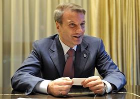 Интервью с главой Сбербанка России Германом Грефом в офисе Сбербанка