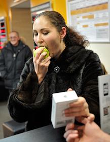 Старт продаж iPhone 4s в России, который состоится в фирменном офисе 'Билайн' 'Маяковская'