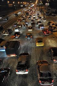 Серия одиночных пикетов у станций Московского метро, с целью призвать граждан выйти на шествие 'За честные выборы' 4 февраля. Автомобильные пробки в Москве