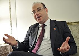 Министр туризма Туниса Ильяс Фахфах (Elyes Fakhfakh) во время интервью в посольстве Туниса в Москве