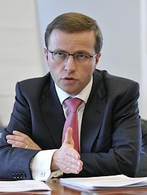 Президент 'Ситибанка' Зденек Турек во время интервью в офисе компании