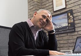 Директор по прямым продажам интернет-магазина 'Связной.ру' Олег Ряжинов