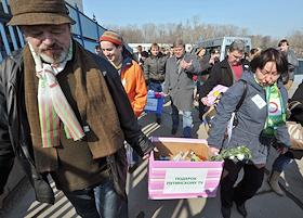 Митинг под лозунгом: 'За свободу СМИ! Против лжи и цензуры на ТВ', организованный партией 'Яблоко', у ТЦ 'Останкино'.

