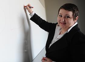 Партнер компании BDO (ЗАО 'БДО') Елена Хромова в офисе компании