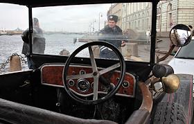 Дворцовая набережная. Автомобиль Delaunay-Belleville (Франция, 1916). Автомобили этой марки принадлежали императору Николаю II