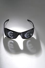 Обложка для журнала 'Деньги'.  Темные очки со знаком евро