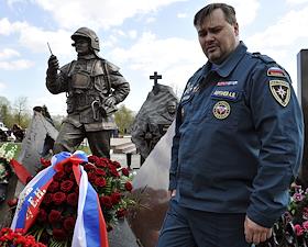 Открытие памятника Герою России, полковнику внутренней службы Евгению Чернышеву на Митинском кладбище Москвы
