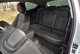 Обозреватель журнала 'Деньги' Илья Зиновьев во время тест-драйва автомобиля Opel Astra GTC (Опель)