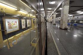 Презентация совместного проекта метрополитена и Третьяковской галереи 'Акварель' на станции метро 'Партизанская'