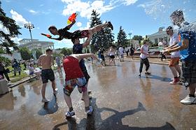 Водная битва на ВДНХ у фонтана Дружбы Народов