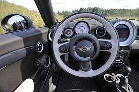 Тест-драйв автомобиля BMW MINI Cooper S Roadster. Кабриолет