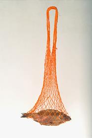 Обложка журнала 'Деньги'. Золотая рыба в авоське