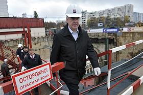 Мэр Москвы Сергей Собянин во время осмотра строительства станции метро 'Тропарево'. Запуск проходческого щита