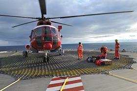 Проект 'Чем богата Россия?'. Отправление вертолета из города Ноглики на платформу по добыче газа 'Лунская-А'