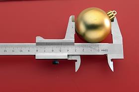 Обложка для журнала 'Деньги'. Елочная игрушка и линейка