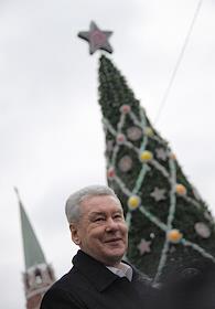 Мэр Москвы Сергей Собянин во время демонтажа рекламы Samsung со здания Государственной библиотеки имени Ленина