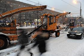 Последствия снегопада в Москве. Снегоуборочная техника