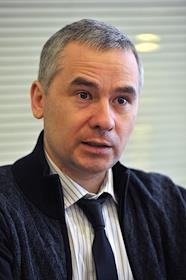 Заседание 'Круглого стола'.
Автор: Александр Казарин Президент Ассоциации Дизайнеров
Практик: Алексей Царегородцев, член исполнительного комитета Ассоциации Брэндинговых Агентств России
Консультант. Маргарита Бабаян, Президент некоммерческой ассоциации  VIZIT USA