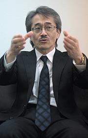 Генеральный директор компании Bridgestone Хираиси Есиаки во время интервью