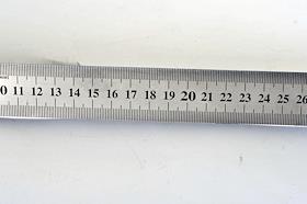 Обложка для журнала 'Деньги'. Топор и линейка