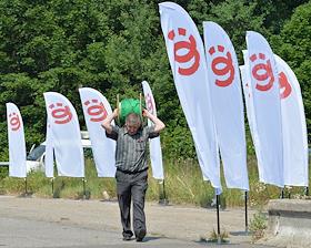 Презентация гибридного автомобиля производства СП 'Яровит Моторс' и группы 'Онэксим' - 'ё-мобиля' в центре испытаний НАМИ (Центральный автомобильный и автомоторный НИИ) под Москвой.
