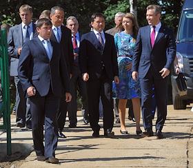 И.о. губернатора Московской области Андрей Воробьёв и уполномоченный при президенте РФ по правам ребенка Павел Астахов на торжественной церемонии закладки первого камня детской деревни, в деревне Райсеменовское