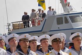 Президент Украины Виктор Янукович вместе с Президентом Российской Федерации Владимиром Путиным приняли участие в торжественных мероприятиях по случаю Дня флота Украины и Дня военно-морского флота Российской Федерации