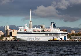 Пассажирский паром 'Princess Maria' ('Принцесса Мария') компании St. Peter line у причала Морского вокзала в Гавани Васильевского острова