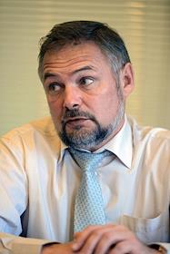 Круглый стол  в редакции Ъ: 
практик Кирилл Звягин, отдел В2В ООО 'Пежо Ситроен Рус';
автор проблемы Алексей Тулупов, ком. дир 'Кросси';    консультант Лобанов Михаил , управляющий партнер фонда Target Ventures