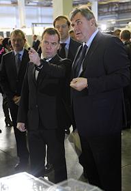 Визит председателя правительства России Дмитрия Медведева в город Тутаев Ярославской области. посещение предприятия ОАО 'Тутаевский моторный завод'