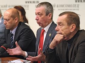 П/к на тему «Полтора года событий на Болотной площади: обвинение не доказало наличия массовых беспорядков» в пресс-центре «МК». В п/к примут участие: адвокаты Вадим Клювгант и Дмитрий Аграновский; правозащитники Людмила Алексеева и Лев Пономарев; родственники подсудимых Наталья Кавказская и Виктор Савелов