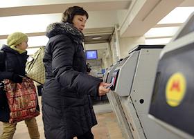 Московское метро. турникеты, автоматы по продаже проездных билетов