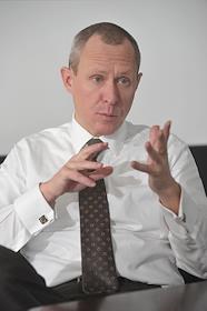 Генеральный директор ОАО 'Э.ОН Россия' Максим Широков во время совещания в офисе компании