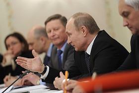 Встреча президента России Владимира Путина с экспертной группой ученых-экономистов Российской академии наук в Ново-Огарево