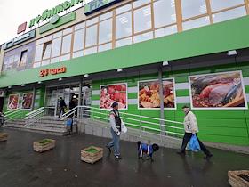 Здание социального магазина и дома бытового обслуживания, оборудованное пандусами и всем необходимым для удобства инвалидов.Двухъэтажка на стадии завершения строительства