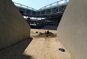 Cтроительные работы на стадионе 'Спартака' 'Открытие Арена' в Тушино. Евгений Кафельникиов и Егор Титов показывает свою ложу