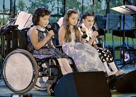 На Казанском вокзале прошел уникальный благотворительный концерт «Голоса весны». Этот ежегодный весенний праздник для семей с детьми с ограниченными возможностями здоровья организует Благотворительный фонд социальной помощи детям «Расправь крылья!» и Академия хорового искусства имени В.С. Попова