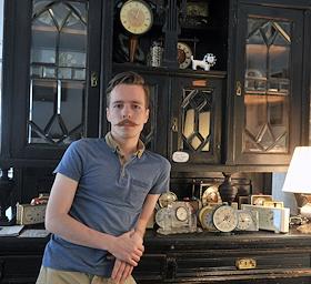 Иван Митин, основатель культурного центра, социального клуба 'Циферблат' в своём заведении. Интерьеры 'Циферблат' с завсегдатаями